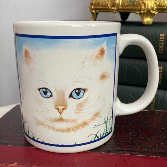Vintage Fluffy blue eyed Cat Kitten 80s 90s Mug Cup - Picture 1 of 4